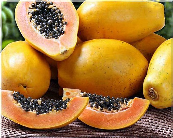 sliced ​​papaya