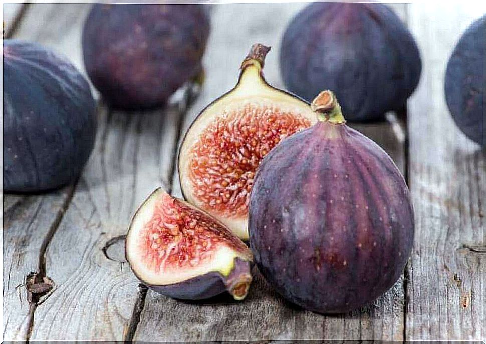 sliced ​​fig