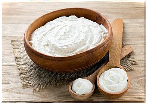 Natural remedy for gastritis: yogurt