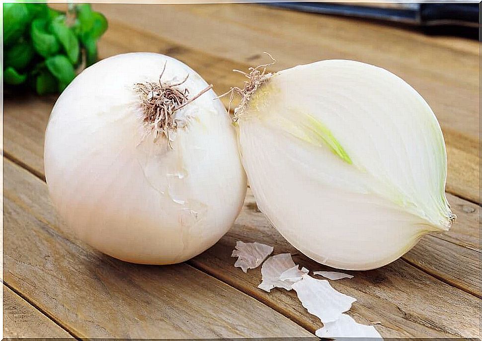 Onions and garlic are triggers for body odor.