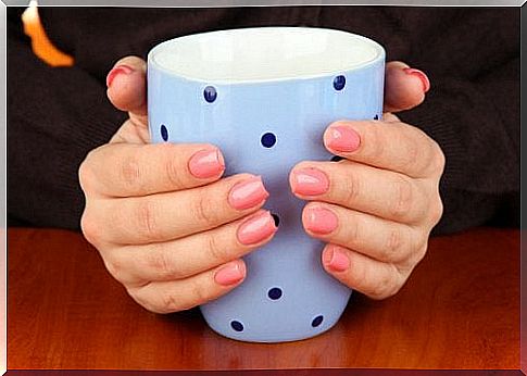 Cold hands can indicate hypothyroidism