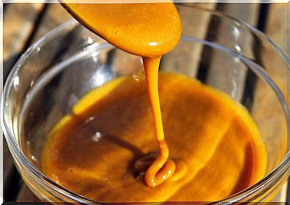 Potent natural remedy: honey and turmeric!