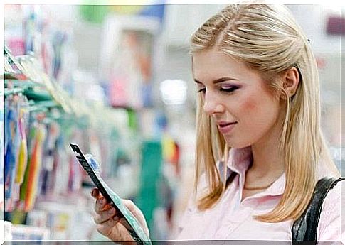 A woman buys a new toothbrush in the store.