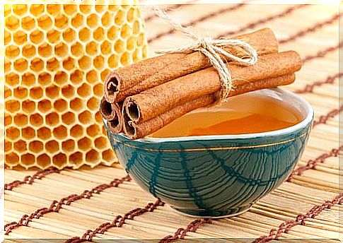 cinnamon-and-honey-against-sore throat