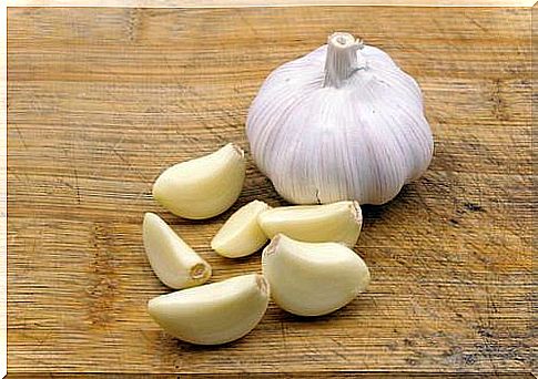 Cloves of garlic for sore throats