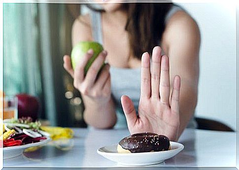 Woman renounces donut and eats apple