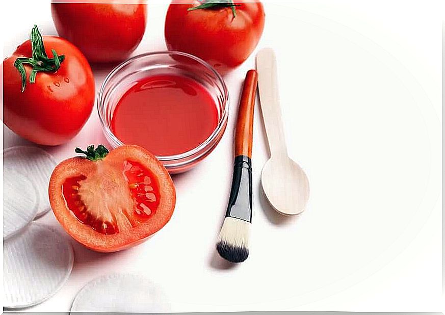 Tomato - brush and wooden spoon